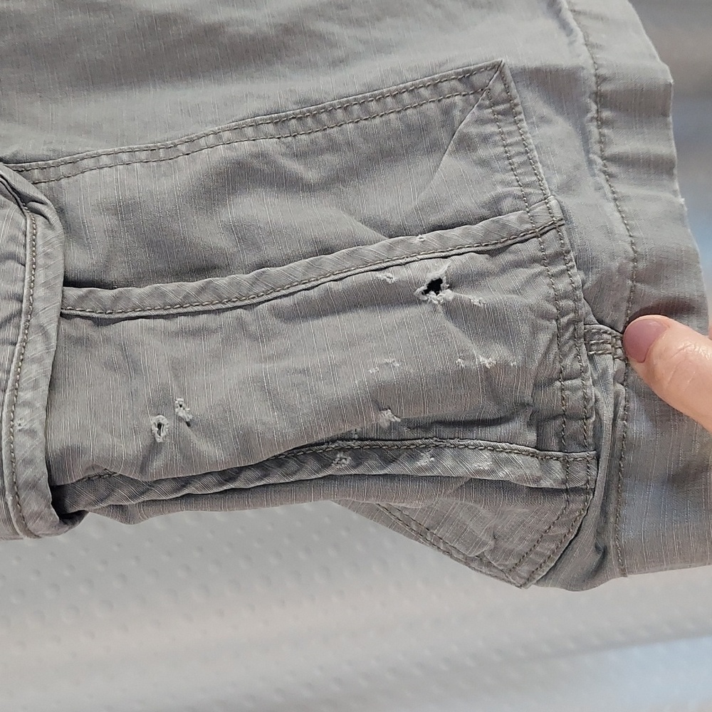 Mens LLBean cargo shorts - Picture 2 of 6